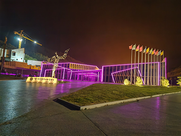 城市亮化是现代城市建设的重要组成部分，它不仅可以美化城市的夜景，还能提升城市的整体形象。随着科技的不断进步，城市亮化也得到了更多的关注和创新。本文将介绍一些关于城市亮化的创意和技术，帮助读者了解通渭城市亮化的重要性以及如何进行通渭城市亮化的规划和实施。